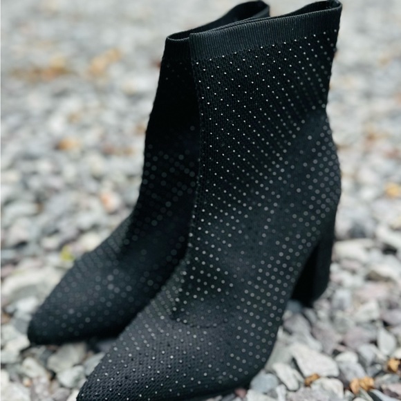 Elegant Black Studded Ankle Boots - Picture 1 of 4